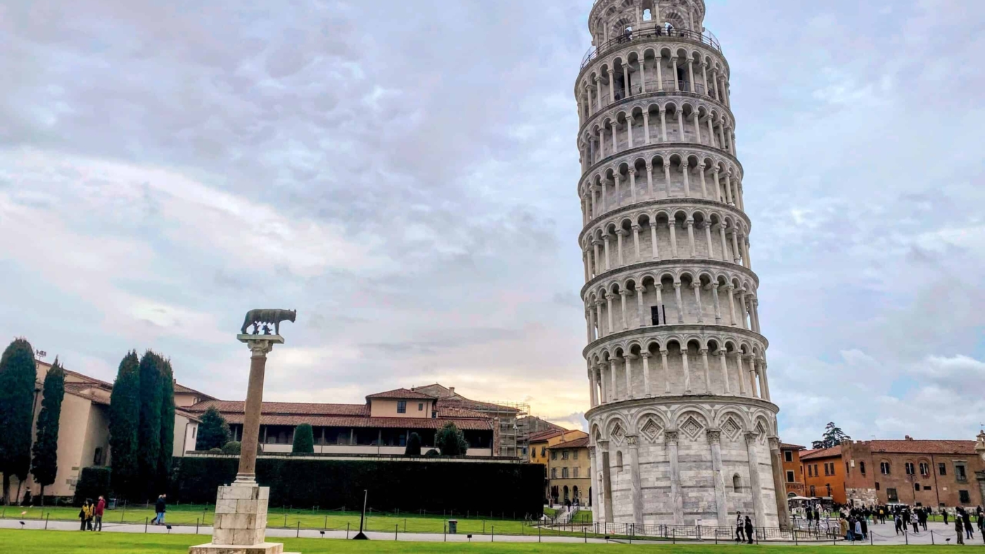 leaning-tower-of-pisa-cloudy-scaled
